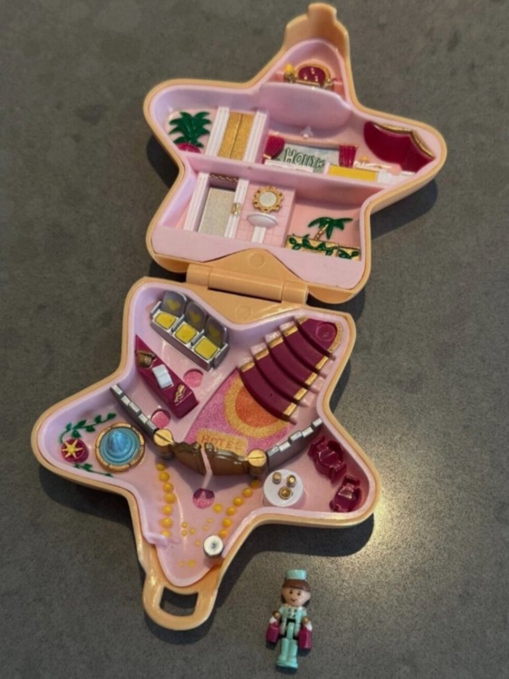 Bluebird Polly Pocket Vintage Hollywood Hotel + Bellman Figure Peach Star 1992